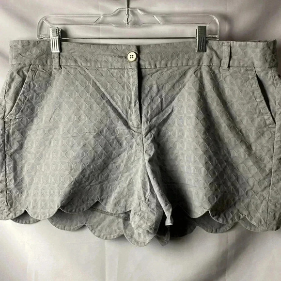 CROWN & IVY SHELBY SHORTS WO SIZE 16 GRAY SHORTS EMBOSSED DESIGN SCALLOPED HEM - Picture 3 of 13